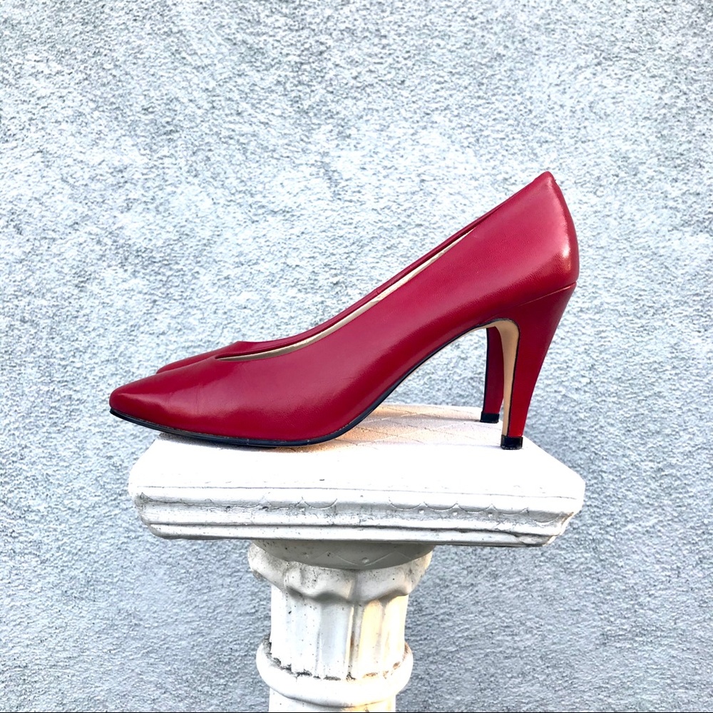 Caressa Leather Sexy Red Pumps!  Size 7.5